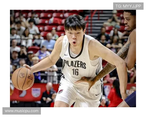 杨瀚森失误犯规遭肘击 罚球准绝杀太阳